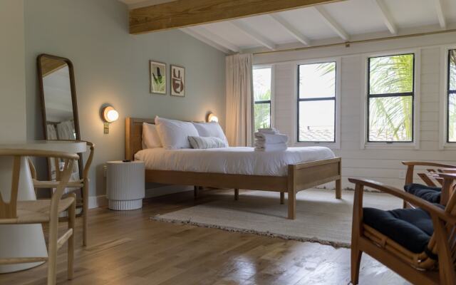 The Grandview Collection - Newark