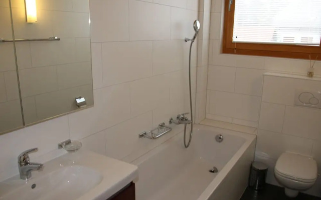 Hilltop Apartment With Valley Views