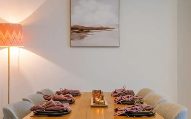 Luminous Family Apartment With Magnificent View