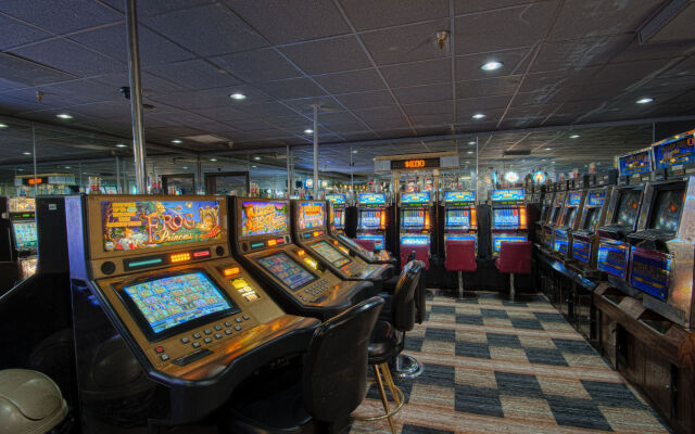 Siegel Slots and Suites