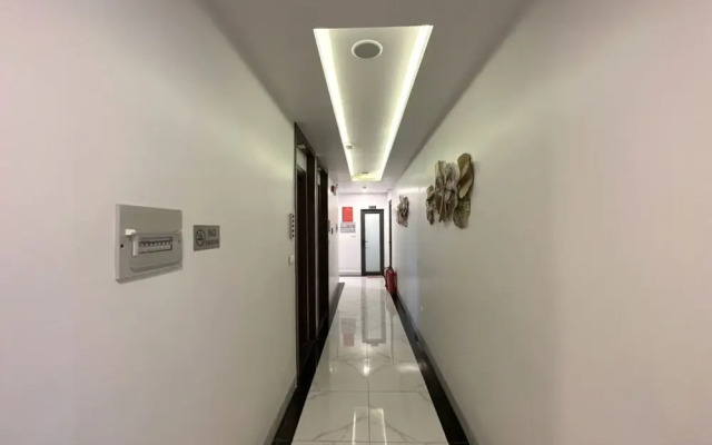 Capital O 1194 Bee Hotel