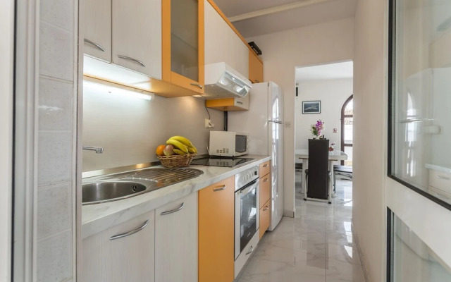 Goldie - 30 m From Beach - H