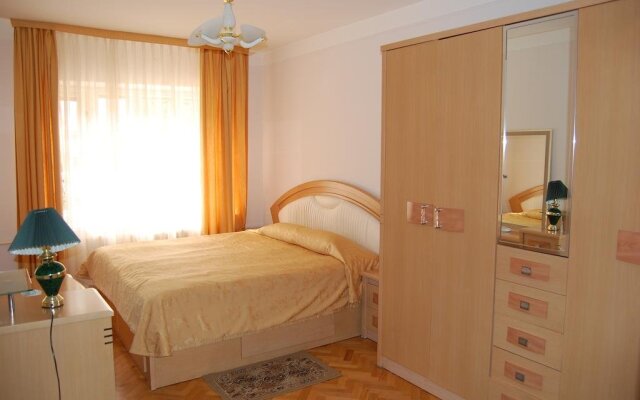 Aliq Hotel