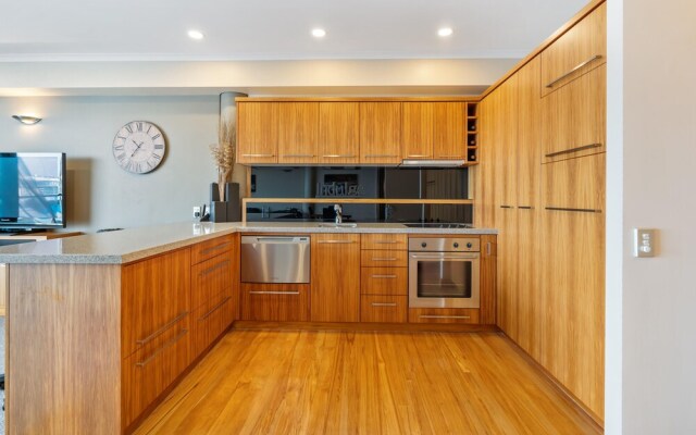 QV Waterfront Apt with Wifi - 946