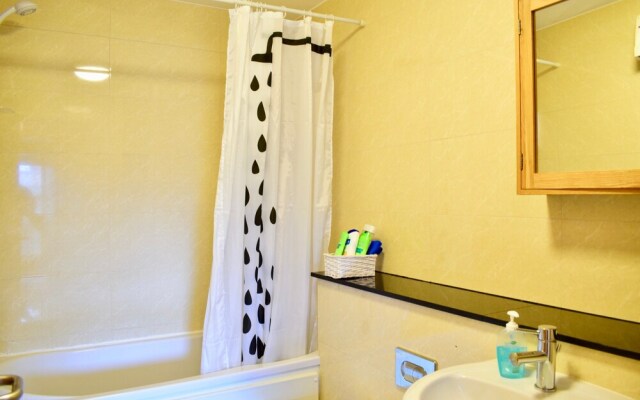 1 Bedroom Apartment On River Laffey