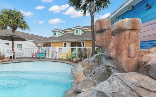 Mango Bungalow Sleeps 8 2 Community Pools