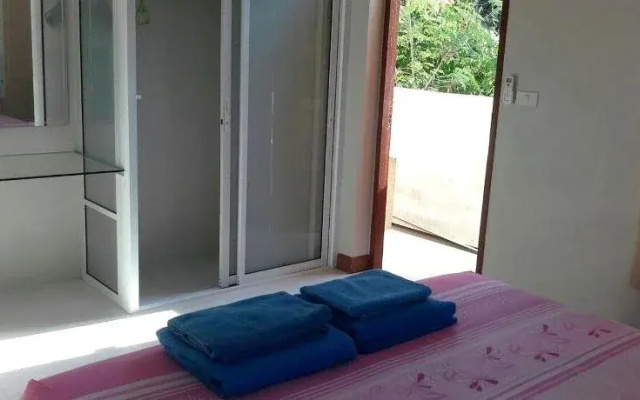Krisada Beach Resort