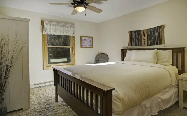 Snowdrift Peak 203 2 Bedroom Condo by RedAwning