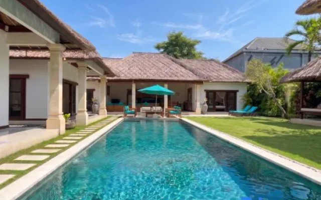 Villa Darma 5 Bedroom  by Villa Bugis Seminyak — 4-star hotel in Kuta
