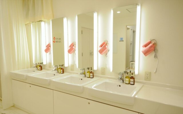 Capsule Plus Yokohama Sauna & Capsule