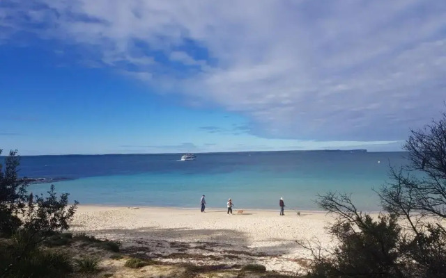 Husky 56 Deluxe Beachfront Villa's