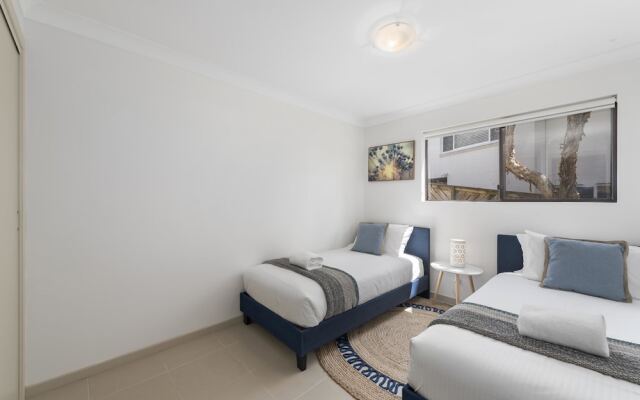 Emerald Seas Beach House - Ocean views