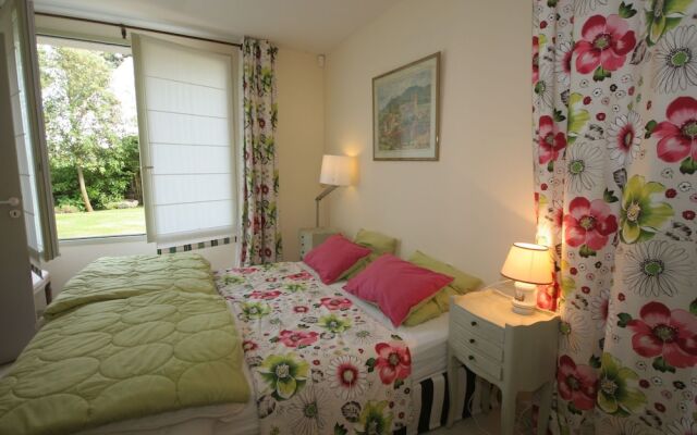 Beautiful Holiday Home in La Trinite-sur-mer With Garden