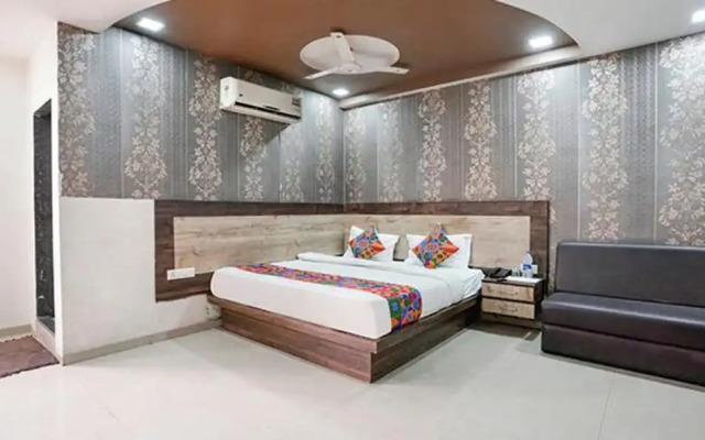 Fabhotel Royal City