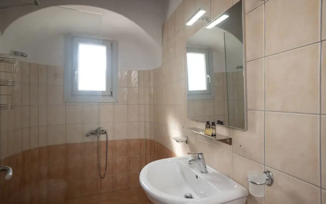 Mykonos Stylish Ivory Apt w Shared Pool