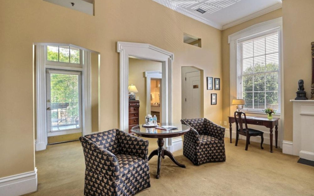 The Presidents Quarters Inn