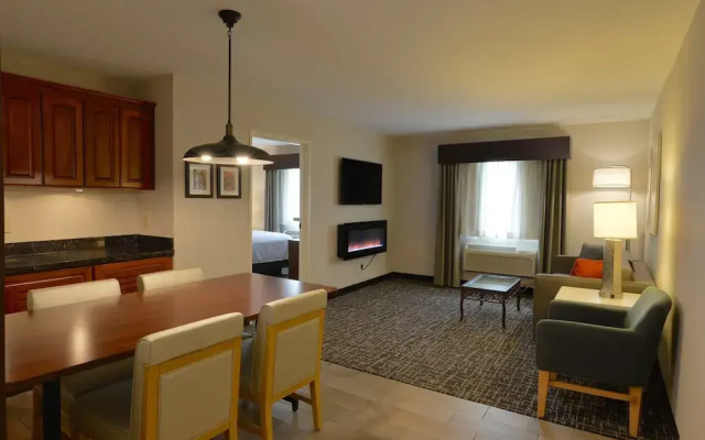 Holiday Inn Hotel & Suites Minneapolis - Lakeville