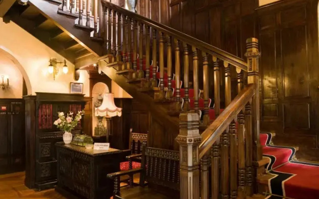 Palacio Arias and Hotel y Apartamentos Arias