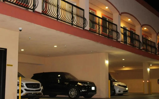 ERTH INN by AGA, Maywood