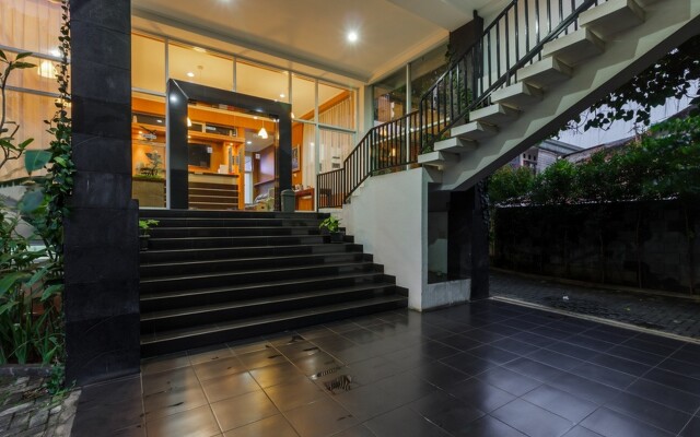 RedDoorz Premium @ Ampera Raya 2
