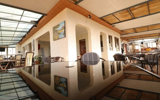Buraha Zenoni Hotel and Resort