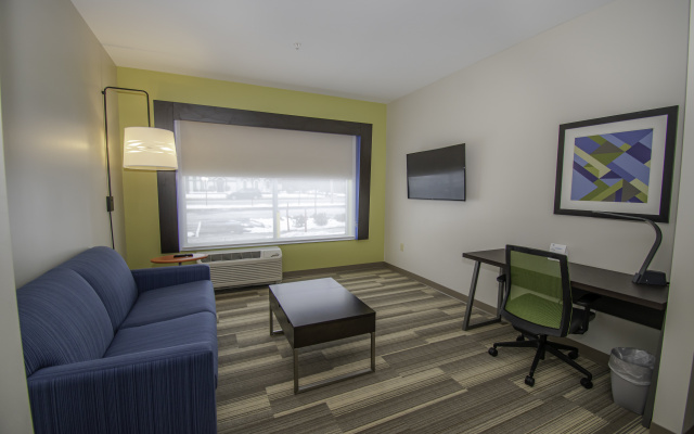 Holiday Inn Express & Suites Tonawanda - Buffalo Area by IHG
