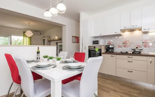 Amazing Home in Jurdani With Wifi and 3 Bedrooms