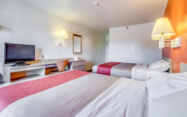 Motel 6 Amherst, NY - Buffalo