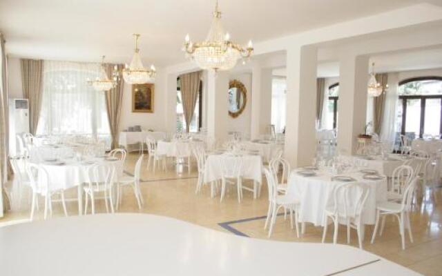 Hotel Pirosmani