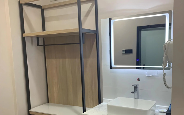 GreenTree Inn Express Xuzhou Pizhou Tiefu Town Bus station.