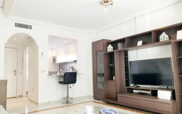 Lomas de Cabopino House