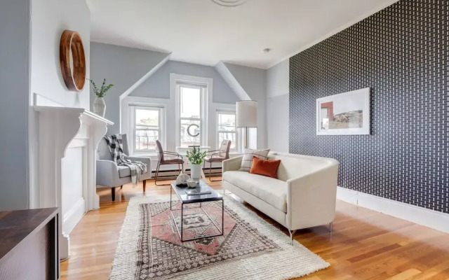 Pleasant Back Bay Suites by Sonder