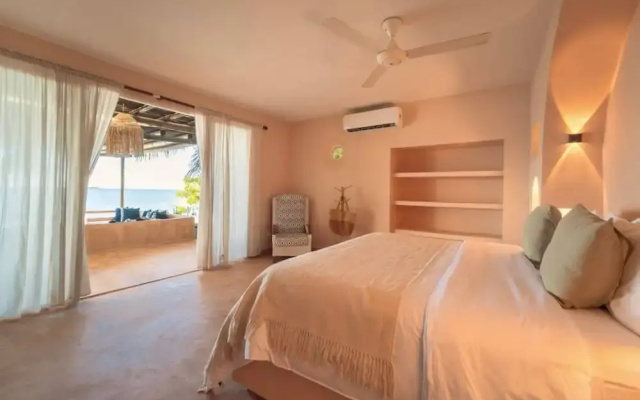 w Stunning 6BR Beachfront Villa in Rosario