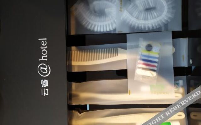 Hangzhou Yunrui@Hotel (Linping Yintai Department Store Pedestrian Street)