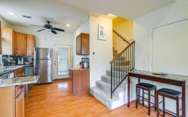 5 Mi to US Capitol: Washington DC Townhome
