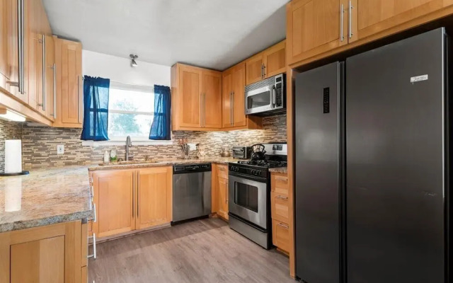 Oasis w Huge Pool & BBQ Patio