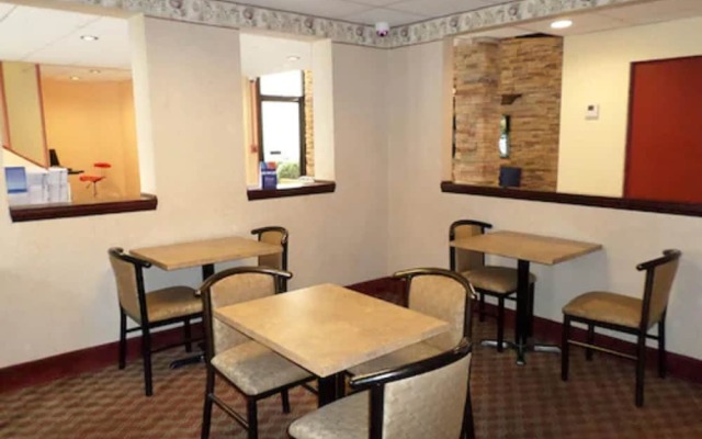 Travelodge Cleveland Lakewood