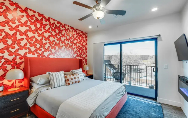 Flagstaff Townhome Near Downtown w/ Mountain Views