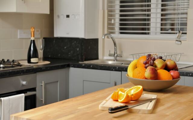 Select Serviced Accommodation - Canal Walk