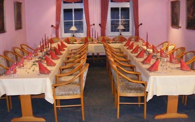 Zur Kaiserpfalz - Hotel-Spa-Camping