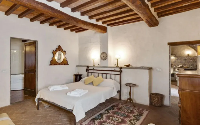 Picturesque Apartment in Montefiridolfi with Swimming Pool