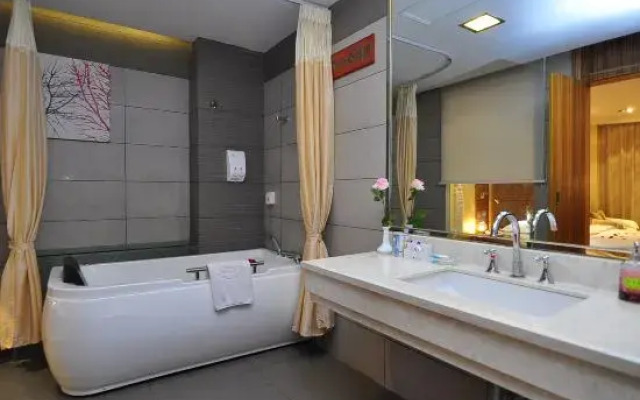Qujing Yishi Yihe Hotel (Cuifeng Road, Qilin District)