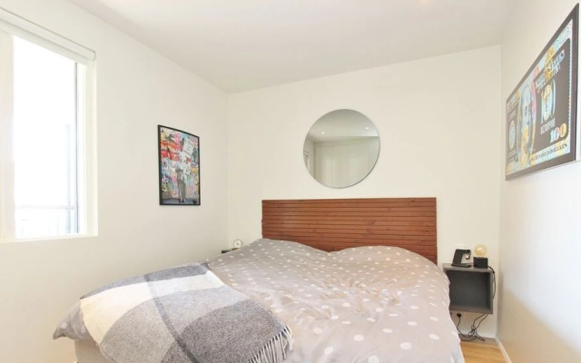 New Downtown Apartment With Free Parking