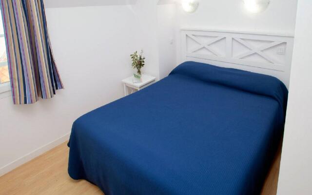 Beautiful apartment in local style on a small residence