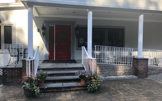 Villa On The River Inn