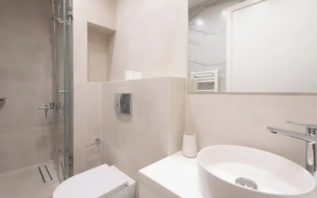 Newly Renovated 2Bdr Apt-5min to metro