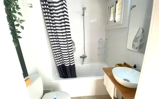 Apartamento con piscina y garaje, Playa a 10 min