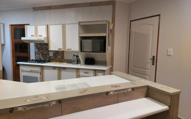 Twins Guest House Astoni