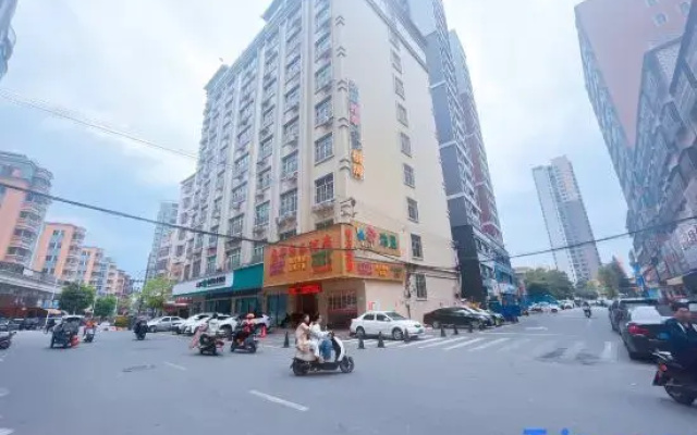 Puning Guohua Business Hotel
