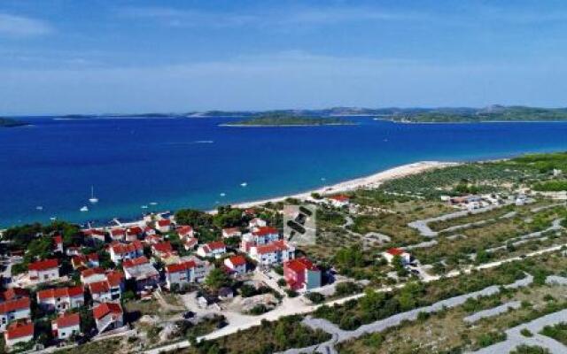 Apartments and Rooms Saric